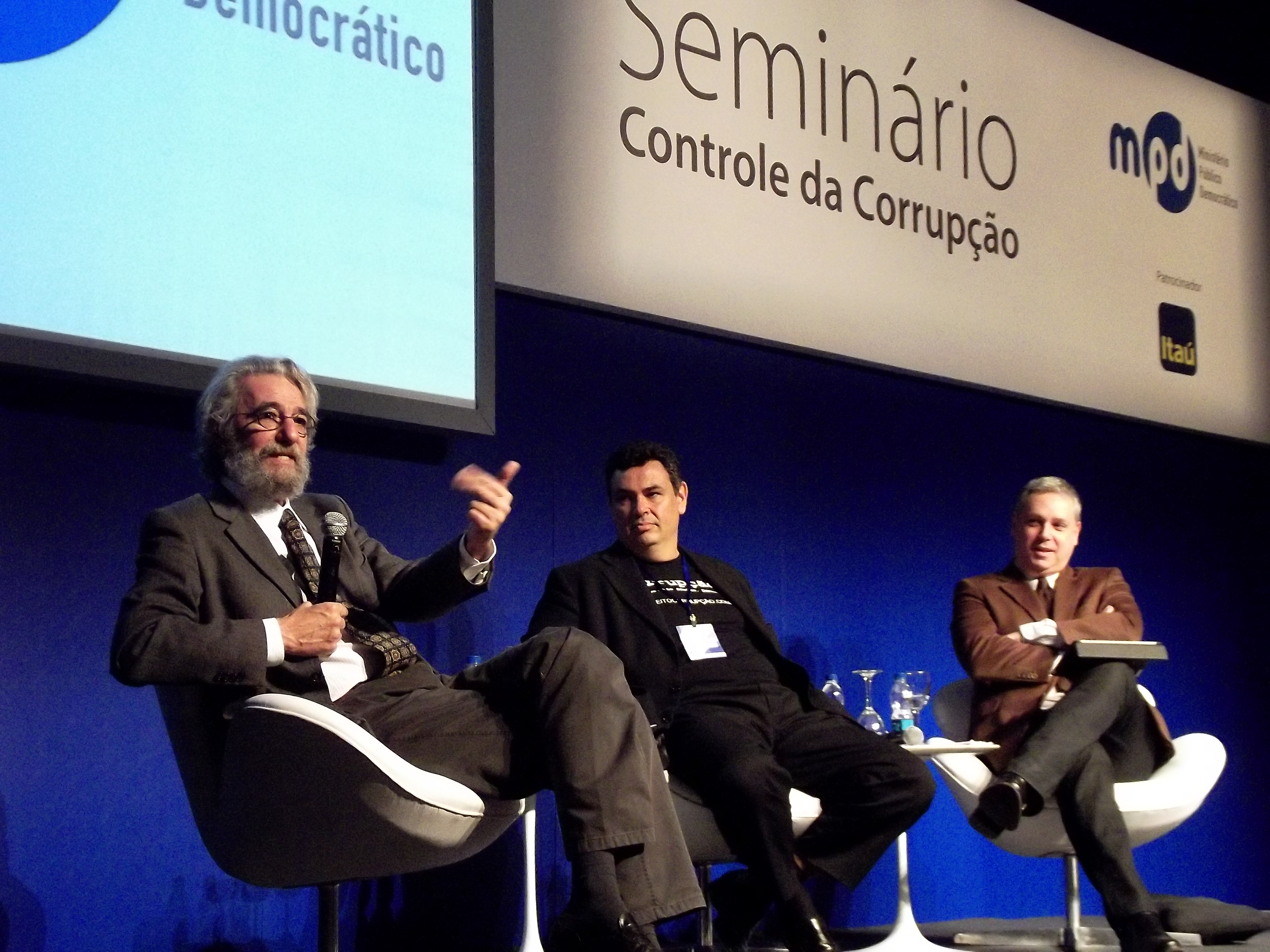 Da esquerda para a direita: Claudio W.Abramo, Roberto Livianu e José Roberto de Toledo